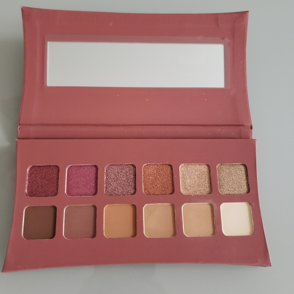 Illamasqua Other - Illamasqua eyeshadow palette